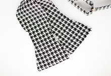 Load image into Gallery viewer, black and white herringbone self tie bow tie