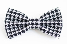 Load image into Gallery viewer, black and white bow tie