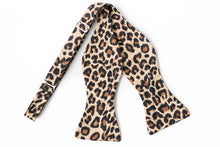 Load image into Gallery viewer, brown cheetah print self tie bow tie