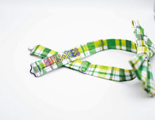 Load image into Gallery viewer, green and white plaid bow tie