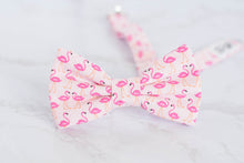 Load image into Gallery viewer, mini pink flamingos novelty bow tie