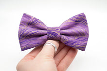 Load image into Gallery viewer, purple + metallic gold wavy bow tie