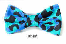 Load image into Gallery viewer, turquoise blue cheetah bow tie