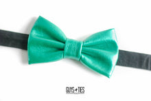 Load image into Gallery viewer, metallic emerald green faux leather bow tie