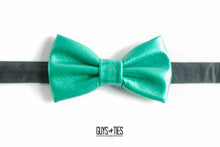 Load image into Gallery viewer, metallic emerald green faux leather bow tie