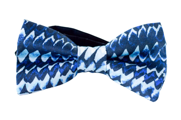 blue snake print pre tied bow tie