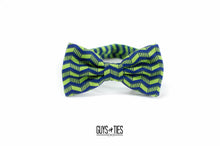 Load image into Gallery viewer, navy + green zig zag bow tie