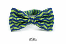 Load image into Gallery viewer, navy + green zig zag bow tie