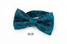 Load image into Gallery viewer, teal + black snake print bow tie