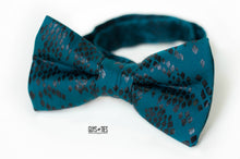 Load image into Gallery viewer, teal + black snake print bow tie