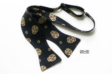 Load image into Gallery viewer, black and gold bow tie