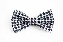 Load image into Gallery viewer, black and white bow tie