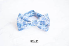 Load image into Gallery viewer, light blue whimsy floral bow tie