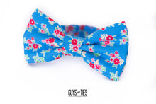 Load image into Gallery viewer, bright blue + red tiny floral bow tie