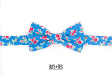 Load image into Gallery viewer, bright blue + red tiny floral bow tie