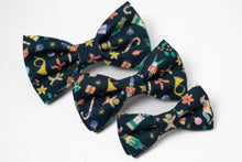 Load image into Gallery viewer, Christmas dog bow tie