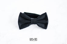 Load image into Gallery viewer, classic solid black bow tie