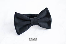 Load image into Gallery viewer, classic solid black bow tie