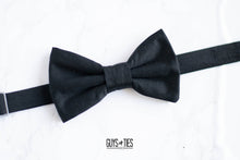 Load image into Gallery viewer, classic solid black bow tie