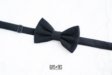 Load image into Gallery viewer, classic solid black bow tie