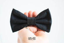 Load image into Gallery viewer, classic solid black bow tie