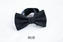 Load image into Gallery viewer, classic black 100% linen bow tie