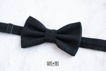 Load image into Gallery viewer, classic black 100% linen bow tie