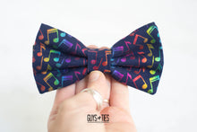 Load image into Gallery viewer, navy blue bow tie with colorful music notes