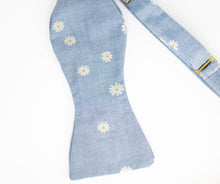 Load image into Gallery viewer, daisy chambray self tie bow tie