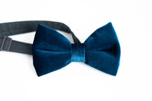 Load image into Gallery viewer, teal velvet bow tie