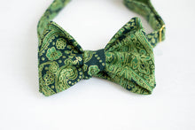 Load image into Gallery viewer, emerald green paisley self tie bow tie