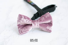 Load image into Gallery viewer, dusty rose velvet bow tie with embossed flowers