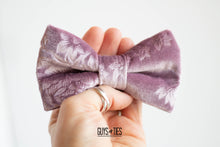 Load image into Gallery viewer, dusty rose velvet bow tie with embossed flowers