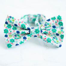 Load image into Gallery viewer, vintage green mini floral bow tie