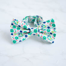 Load image into Gallery viewer, vintage green mini floral bow tie