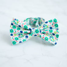 Load image into Gallery viewer, vintage green mini floral bow tie