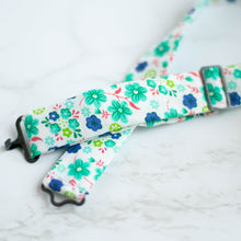 Load image into Gallery viewer, vintage green mini floral bow tie