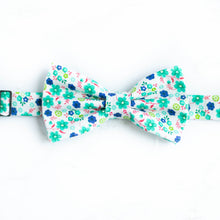 Load image into Gallery viewer, vintage green mini floral bow tie