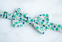 Load image into Gallery viewer, vintage green mini floral bow tie