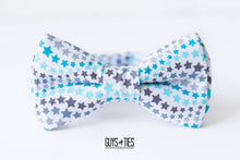 Load image into Gallery viewer, Boy&#39;s blue + white stars bow tie