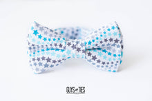 Load image into Gallery viewer, Boy&#39;s blue + white stars bow tie