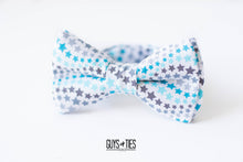 Load image into Gallery viewer, Boy&#39;s blue + white stars bow tie