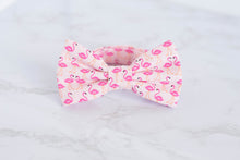 Load image into Gallery viewer, mini pink flamingos novelty bow tie