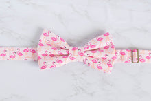 Load image into Gallery viewer, mini pink flamingos novelty bow tie