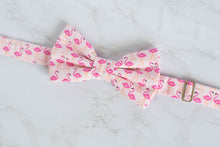 Load image into Gallery viewer, mini pink flamingos novelty bow tie