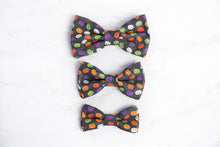 Load image into Gallery viewer, dog bow tie | mini pumpkins