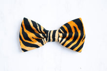 Load image into Gallery viewer, tiger print pre tied bow tie