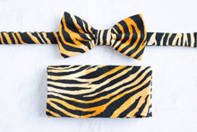 Load image into Gallery viewer, tiger print pre tied bow tie