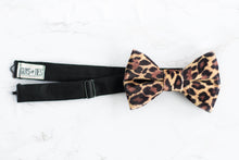 Load image into Gallery viewer, brown cheetah velvet bow tie